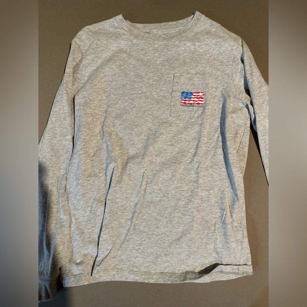 Vineyard Vines long sleeve t-shirt. Youth L.